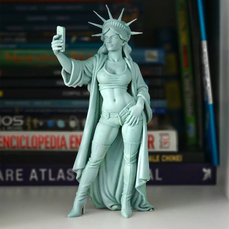 Statue of Liberty decor, selfie goddess sculpture, resin crafts, family office decor, funny models.