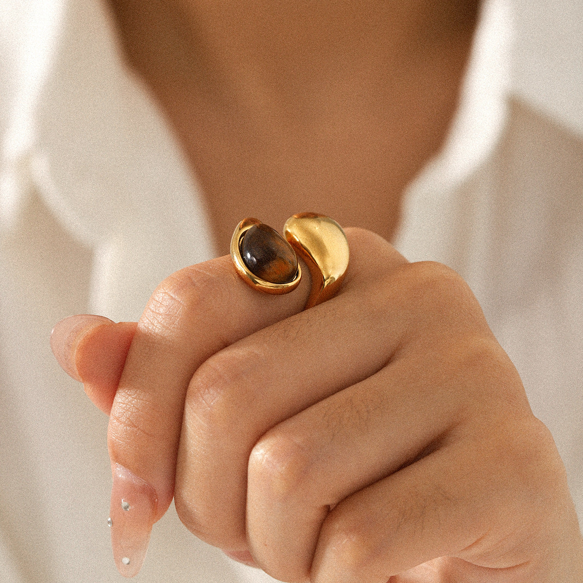 Bague en acier inoxydable en forme de goutte d'eau incrustée d'œil de tigre